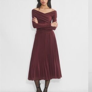 Aritzia Wilfred twirl skirt in burgundy size L